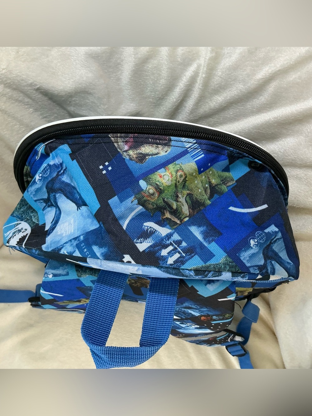 NEW! Universal Studio Jurassic World Boy’s 17" Laptop Blue Backpack NWT - Picture 9 of 13